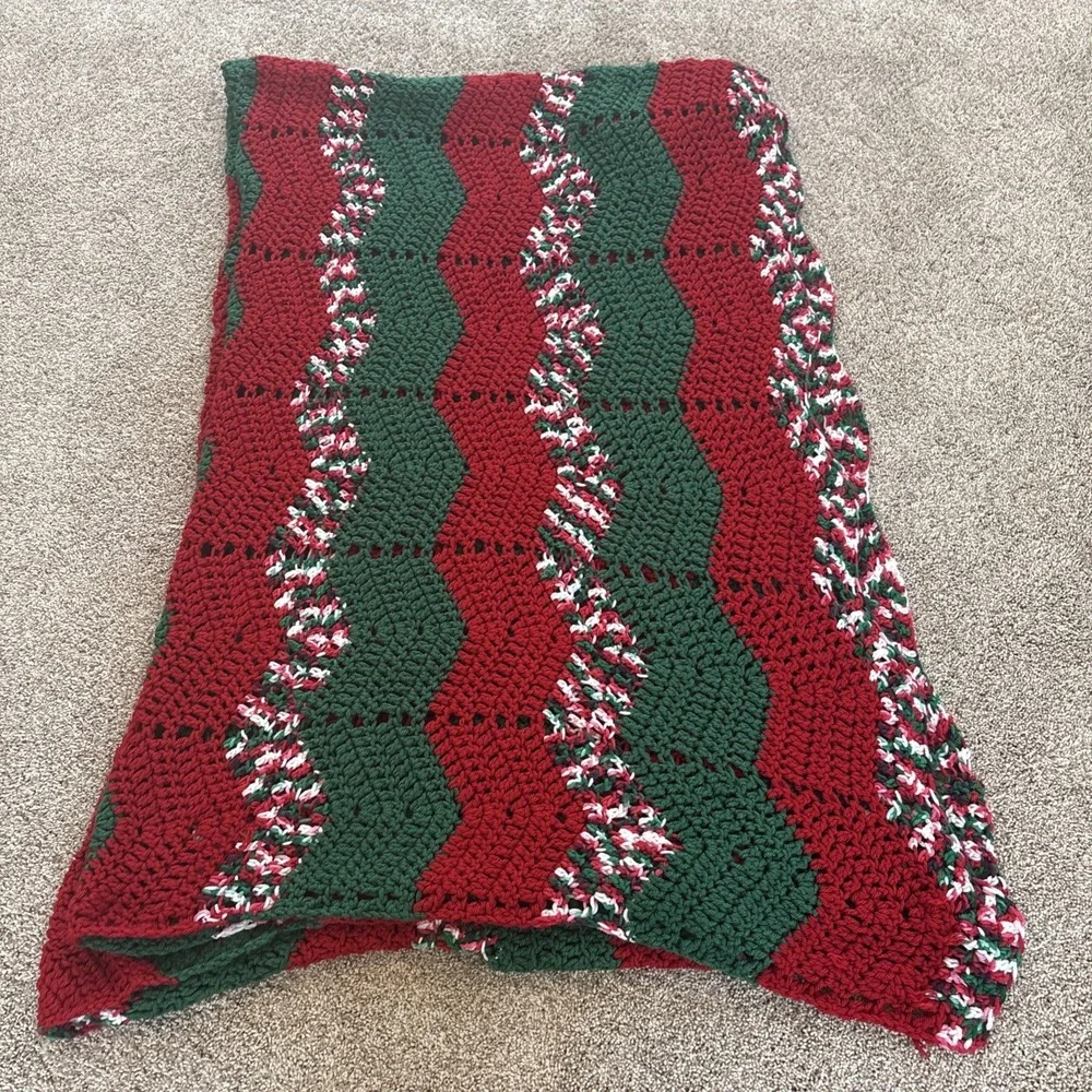 Handmade Christmas Holiday Lacy Chevron‎ Crochet Stitch Throw Blanket
